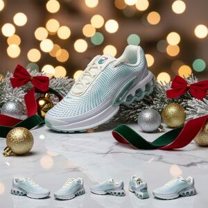 Nike White and Mint Athletic Shoes